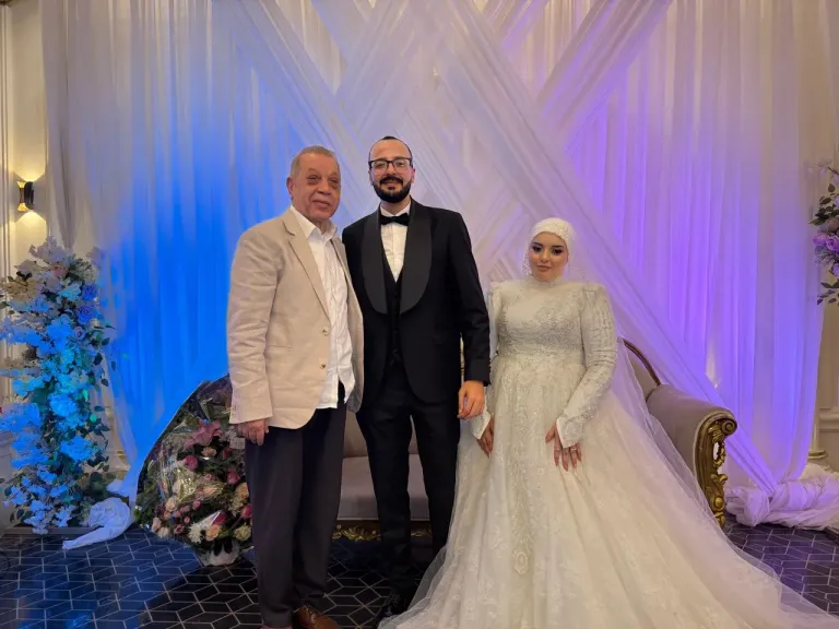 النائب أسامة شرشر يهنئ الأستاذ السيد عبدالعال والأستاذ محمد عبدالمقصود بمناسبة زفاف الأستاذ عبد الله والآنسة مي