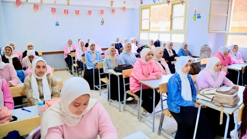 قبل الثانوية العامة وكـر غش في بولاق.. سماعات وكاميرات لتسريب الامتحانات الداخلية تكشف التفاصيل