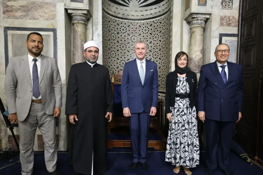 عقب لقاء الإمام الأكبر.. أمير رومانيا يتفقد أروقة الجامع الأزهر ووحدات مرصد الأزهر لمكافحة التطرف