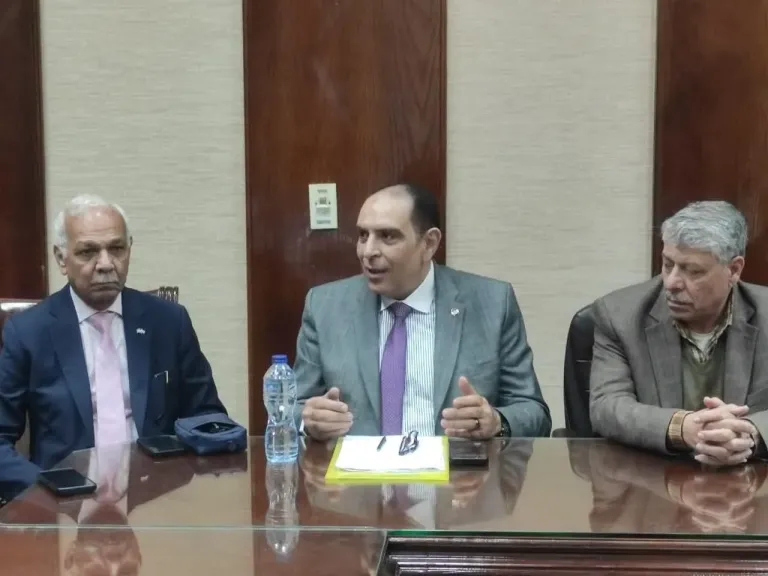 مستخلص جمارك غرفة الإسكندرية يناقش توحيد إجراءات تطبيق وحساب الغرامات بين الإسكندرية والدخيلة.