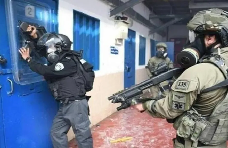 وزارة الأسرى بغزة: 350 قاصرا و84 امرأة يقبعون  في سجون الاحتلال