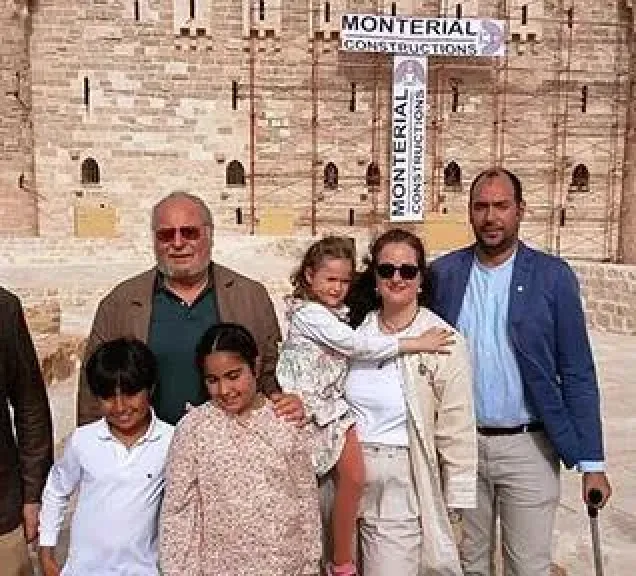 أحمد فؤاد الثاني وانجاله في زيارة قايتباي بالإسكندرية