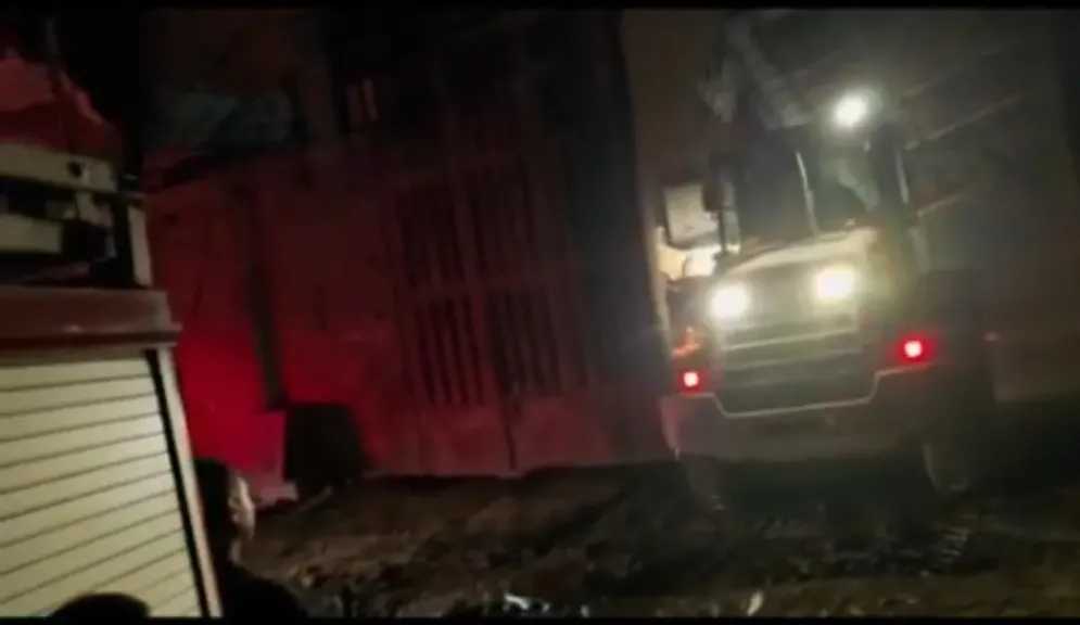 بطولة تحت الخطر.. مكافأة لسائقى لودرات ساهموا في فتح طريق لسيارات الإطفاء بالقناطر