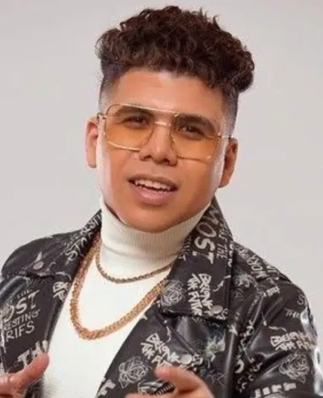 عمر كمال: اشتغلت في محل جزم حريمي قبل الشهرة