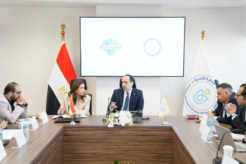 اجتماع استراتيجي لتطوير التأمين الصحي الشامل.. تركيز على الأدوية والتشغيل والحوكمة