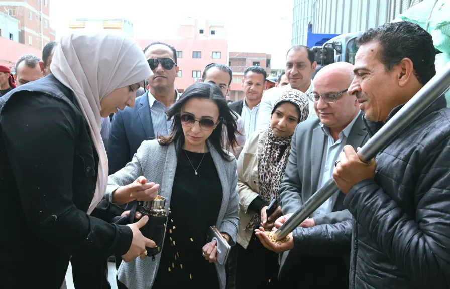 محافظ البحيرة تتفقد أعمال توريد القمح بصومعة الغلال بزاوية غزال: تسهيلات غير مسبوقة للمزارعين