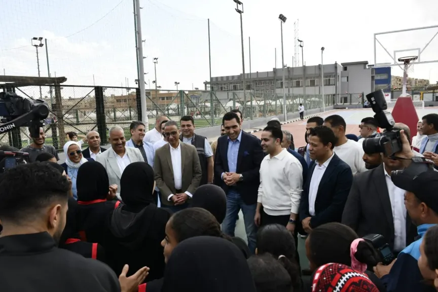 وزير الرياضة ومحافظ الجيزة يفتتحان الإنشاءات الجديدة بمركز التنمية الشبابية بزايد