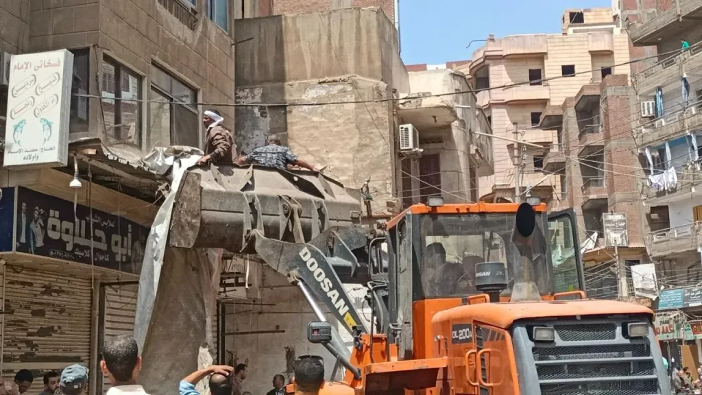 لتحقيق السيولة المرورية وإعادة المظهر الحضاري للمدينة..تحرير 1168 مخالفة في حملة مكبرة لإزالة الإشغالات بدسوق