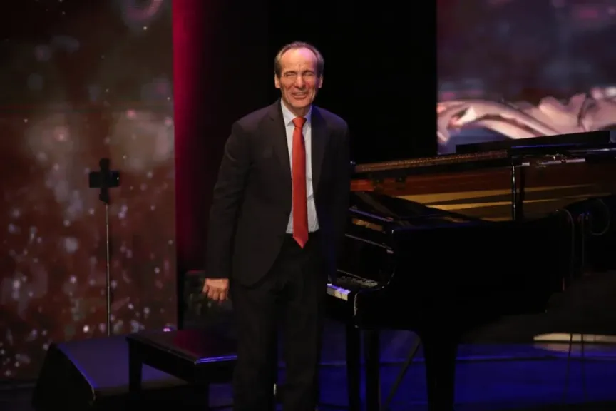 عمرو سليم يتألق بموسيقى كبار المؤلفين في حفل علي المسرح الصغير بدار الأوبرا