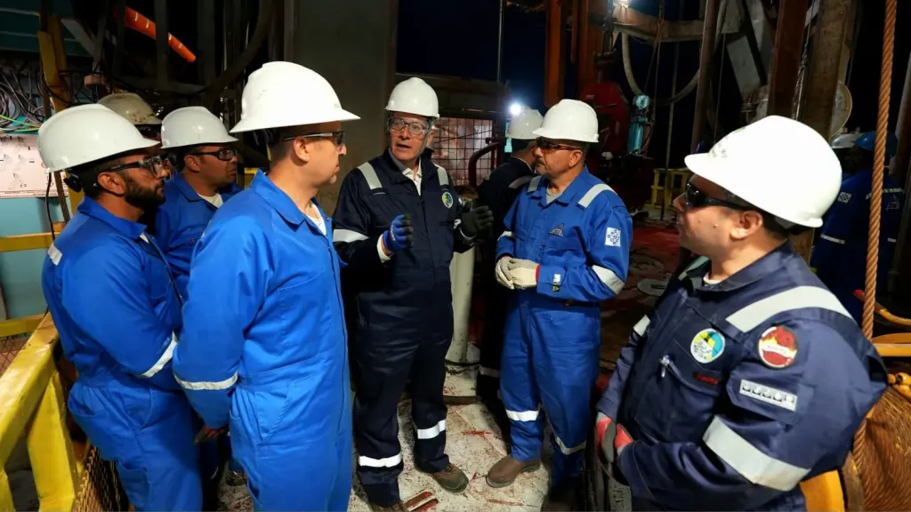 وزير البترول يبيت على الحفار EDC-73 لمتابعة ليلية لزيادة إنتاج مليحة إلى 1000 برميل يوميًا