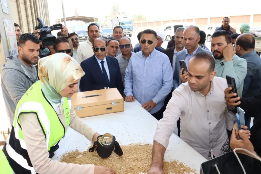 من قلب الصوامع.. محافظ القليوبية يتابع توريد القمح ويؤكد: لا معوقات أمام المزارعين