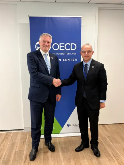 وزير الاستثمار يبحث مع منظمة التعاون الاقتصادي والتنمية OECD تعزيز التعاون