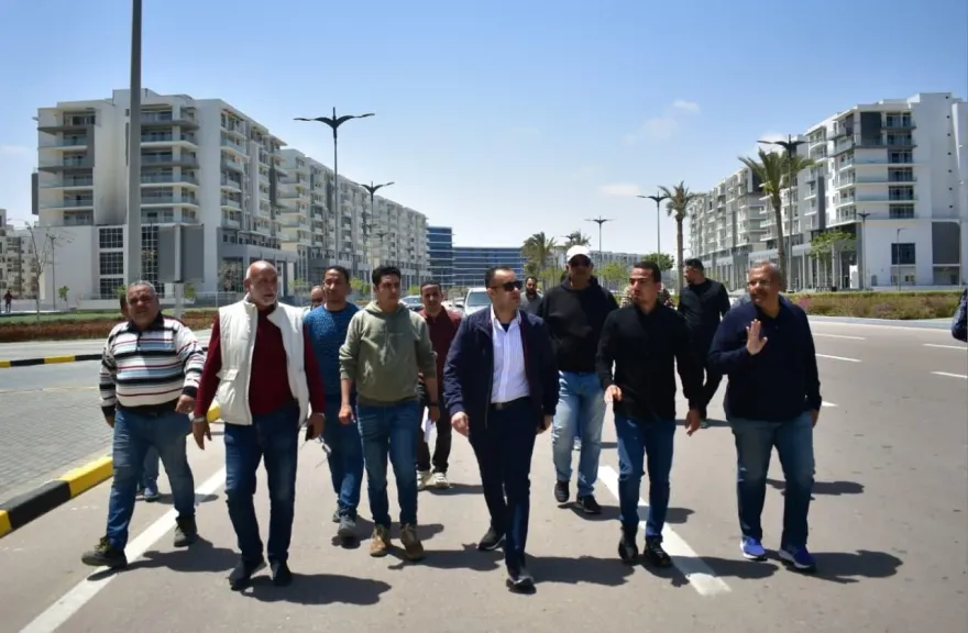 رئيس جهاز العلمين يتفقد طريق البوليفار والمنطقة الاستثمارية