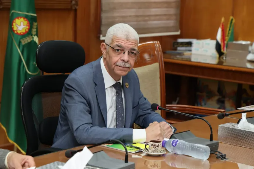 رئيس جامعة المنوفية يستعرض الخطة الخمسية لتعيين المعيدين بكليات ومعاهد الجامعة