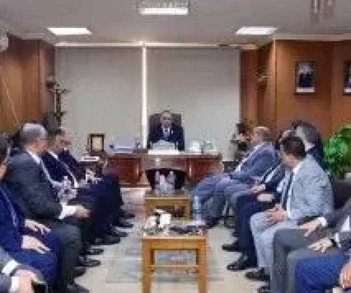محافظ الإسكندرية يبحث مع نقيب المحامين سبل تطوير البنية الخدمية للمحامين