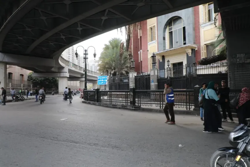 محافظ القاهرة يتفقد ميدان رمسيس ووسط البلد ويشدد على استمرار الانضباط ومنع المواقف العشوائية