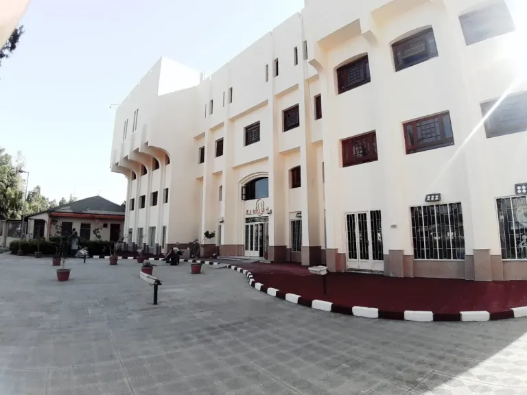 السيطرة على حريق منفذ كتب بوسط القاهرة دون إصابات.. ووزيرة الثقافة تُوجّه بتحقيق عاجل