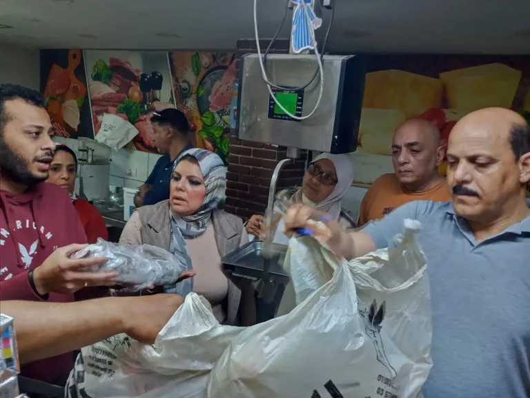 ضبط 15 كيلو لحوم مجمدة مشكوك في مصدرها بالإسكندرية