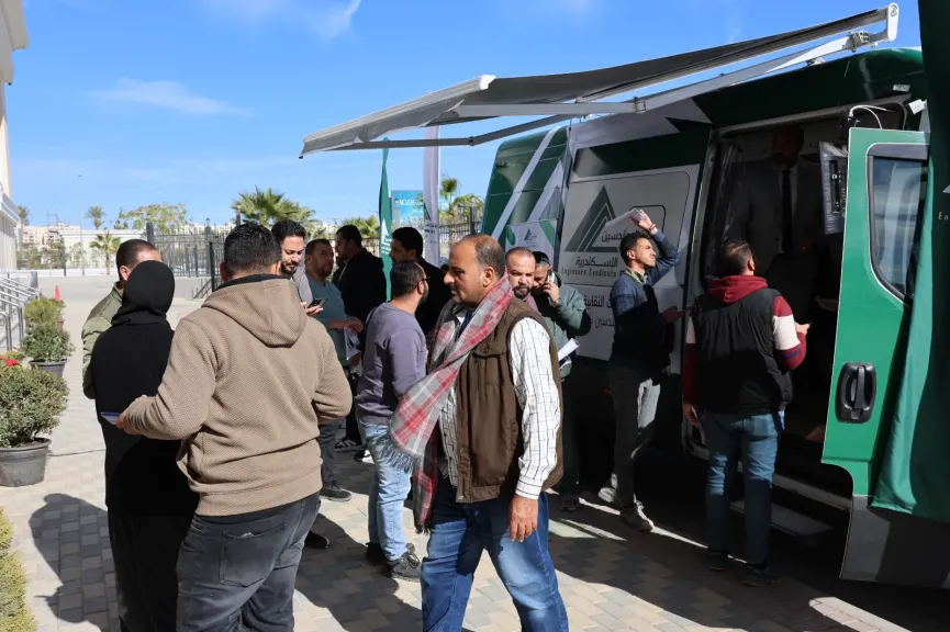 وحدة الخدمات المتنقلة لنقابة المهندسين بالإسكندرية تقدم خدماتها للمهندسين في مواقع عملهم