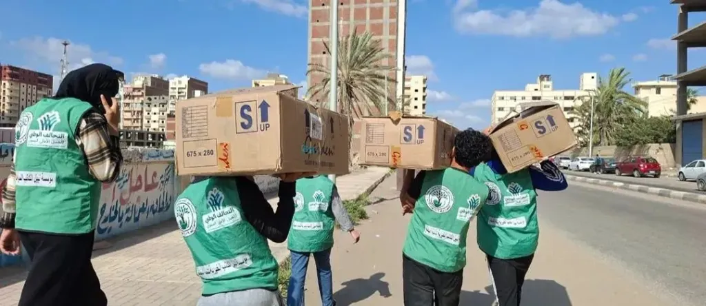 مؤسسة نبيل الكاتب الخيرية توزع 3000 وجبة غذائية لدعم الأسر الأولى بالرعاية بالبحيرة