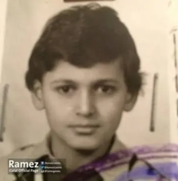 مسلسلات إذاعية وسهرات تلفزيونية و17 عام مقالب كوميدية.. تعرف علي أبرز محطات مشوار رامز جلال بعيد ميلاده