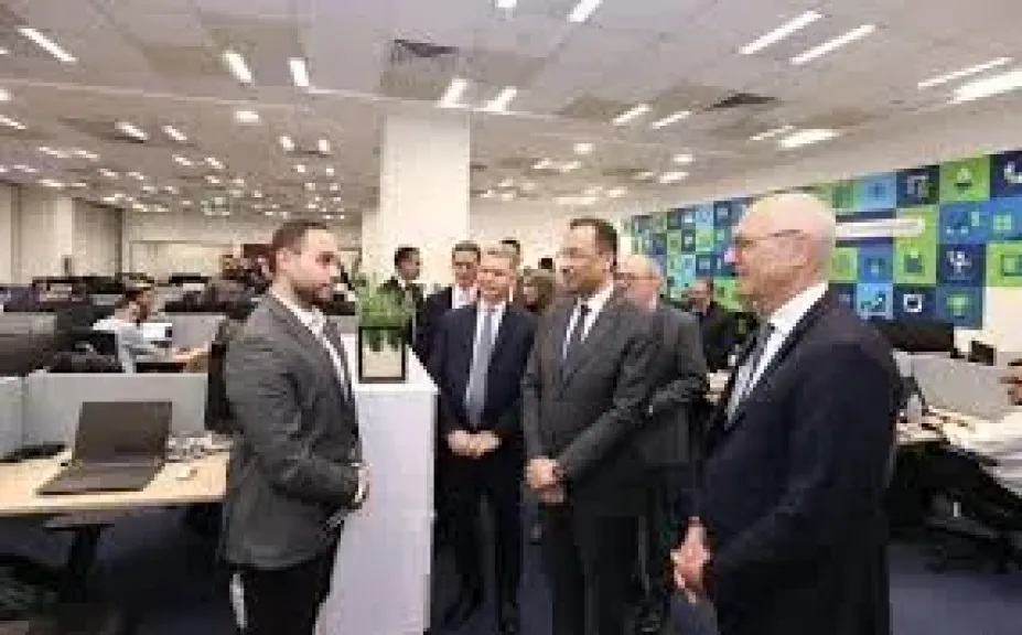 وزير الاتصالات يفتتح مركز تطوير الذكاء الاصطناعي لشركة فاليو بالقرية الذكية