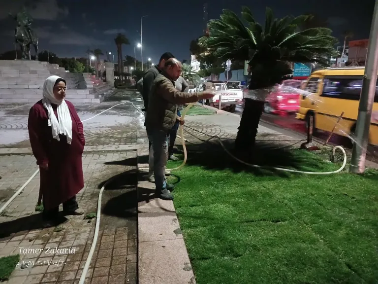 رئيس حي وسط تتفقد أعمال تجديد ميداني الإسكندر الأكبر وساعة الزهور