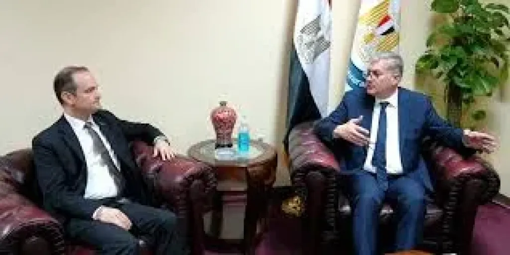 وزير البترول يستعرض مع نائب أباتشي النماذج التعاقدية الحديثة