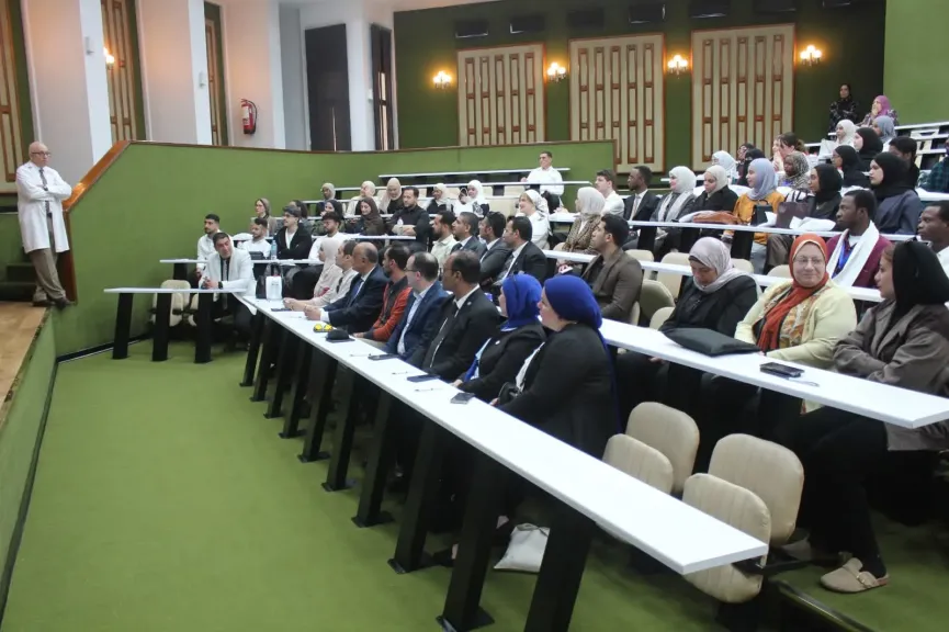 لتعزيز الكفاءة المهنية.. طلاب الوافدون بجامعة العاصمة في زيارة علمية لمركز غنيم بالمنصورة