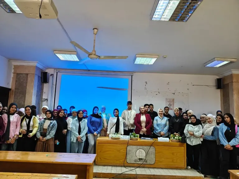 «عين شمس» تنظم ندوة توعوية بكلية الآثار لمكافحة الإدمان والتدخين