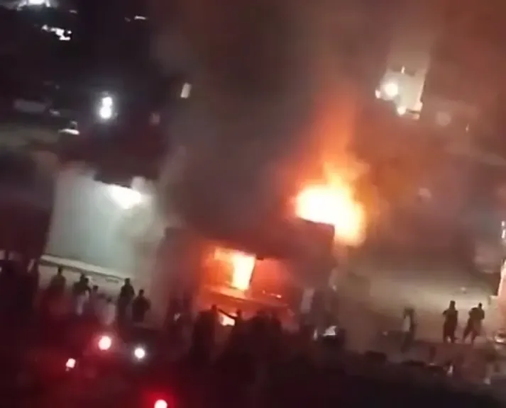 السيطرة على حريق كشك داخل سوق علي في حي الزهور  ببورسعيد دون خسائر بشرية