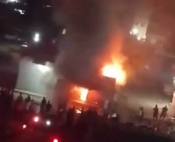 السيطرة على حريق كشك داخل سوق علي في حي الزهور  ببورسعيد دون خسائر بشرية