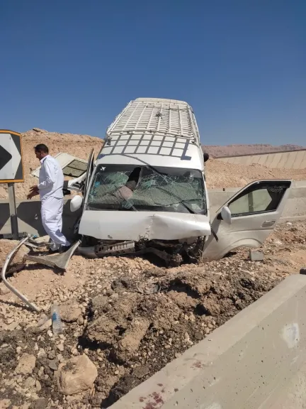 14 شخصًا حالتهم خطرة بينهم سيدات.. ننشر أسماء مصابي حادث انقلاب سيارة ميكروباص في قنا..صور