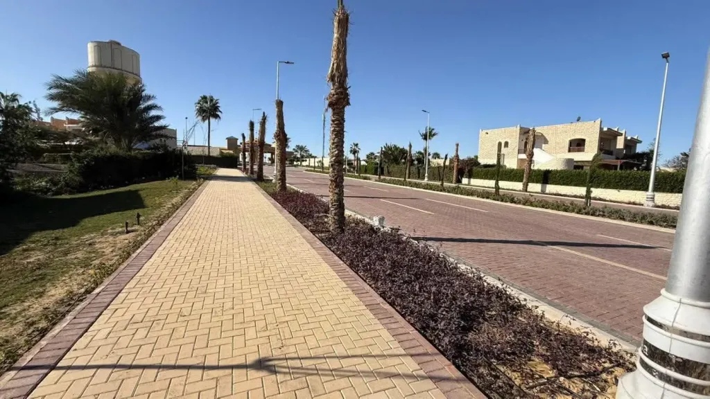 وزيرة الإسكان تتابع أعمال رفع كفاءة الطرق والتطوير بعددٍ من المدن الجديدة