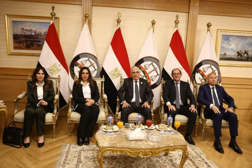 استرداد 232 ألف متر أراض وإعلان إخلاء منطقة 15 مايو بالكامل من المركبات المتحفظ عليها