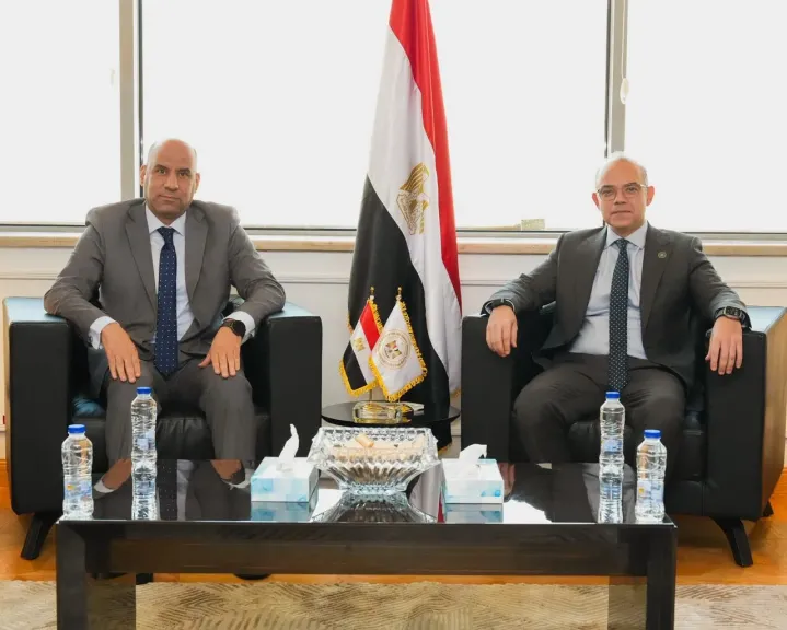 وزيرا الاستثمار والعمل يتفقان على تعزيز وتطوير منظومة التواصل مع الشركات الكبرى خلال اجتماعهما مع قيادات شركة LG