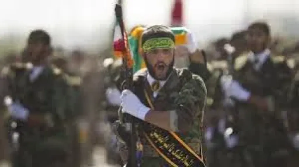 ميليشيات طهران تعود للداخل.. هل تنقلب أذرع إيران الخارجية إلى تهديد يضرب النظام من الداخل؟