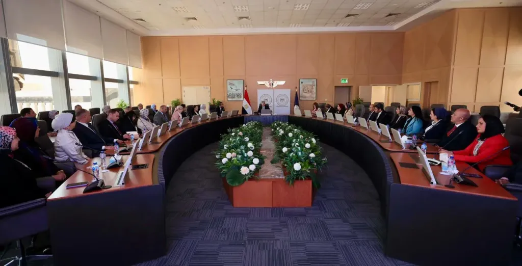 وزير السياحة والآثار يلتقي بالملتحقين من الوزارة الهيئات التابعة لها بالبرنامج المتقدم في القيادة التنفيذية (AELP)