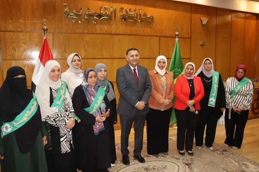 محافظ القليوبية يفاجئ الأمهات المثاليات بقرارات إنسانية.. عمرة ومكافآت ودعم للأيتام