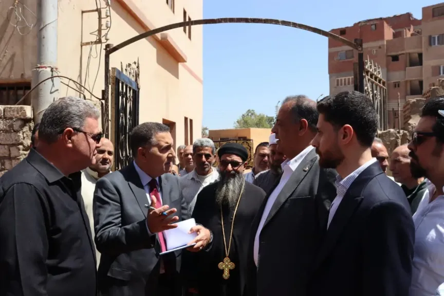 أزمة الصرف الصحي علي الطاولة.. محافظ القليوبية يبحث إنشاء محطة رفع جديدة بسندبيس