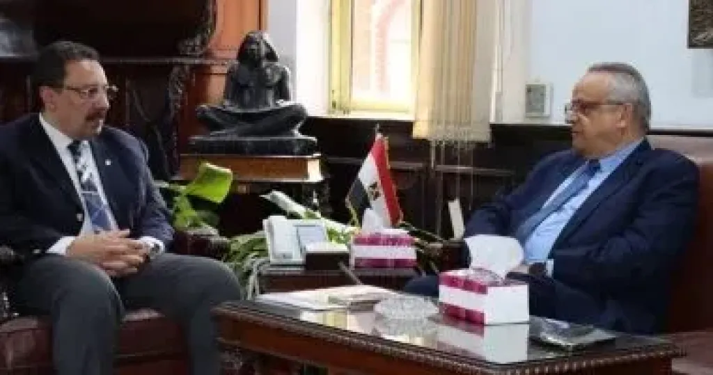 د.احمد زايد يبحث سبل تعزيز الشراكةالاستراتيجية  بين  المكتبة وجامعة الإسكندرية