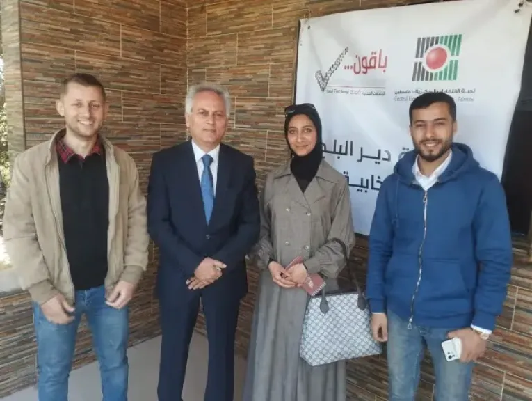 ”حشد” تناقش مع مدير لجنة دير البلح تحضيرات العملية الانتخابية الوحيدة في غزة