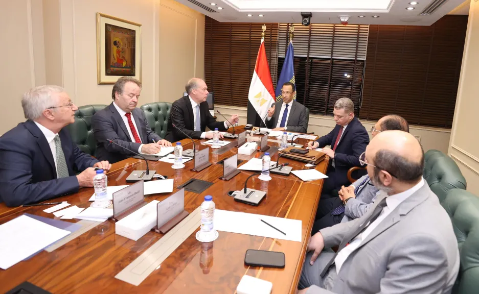 وزير الاتصالات   يبحث مع مسئولي شركة HMD خطط التوسع في تصنيع وتصدير هواتف ”نوكيا” من مصر