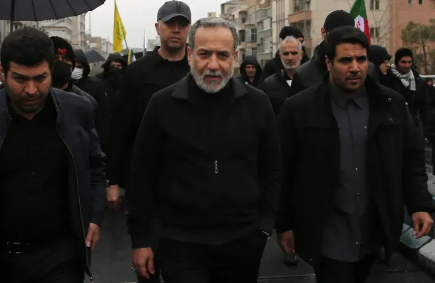 بوصول وزير الخارجية الايرانية الي اسلام اباد هل تستأنف المفاوضات مع واشنطن؟