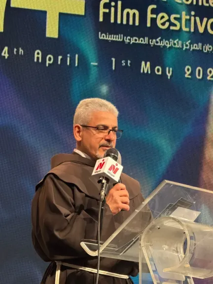 الأب بطرس دانيال يفتتح الدورة الـ74 لمهرجان المركز الكاثوليكي بحضور نجوم الفن