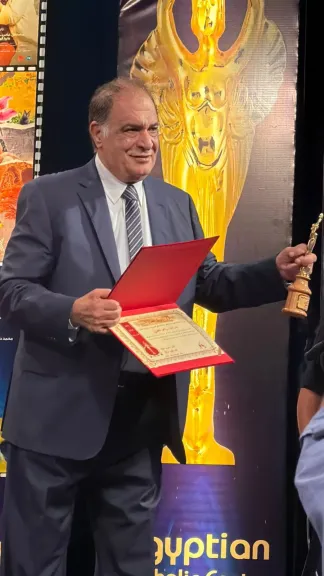 رياض الخولي يحصد جائزة الرياده السينمائيه بالمركز الكاثوليكي