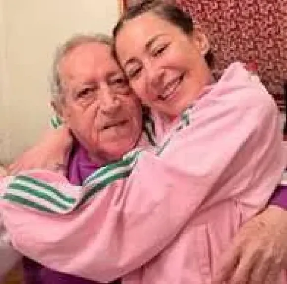 منه شلبي ووالدها الراحل 