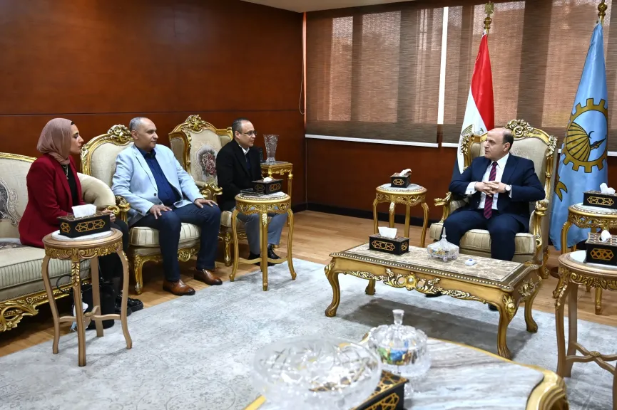 محافظ الغربية يستقبل مساعد وزير الصحة لقطاع الطب العلاجي ويؤكد دعم وتطوير المنظومة الصحية ورفع كفاءة الخدمات الطبية بالمحافظة