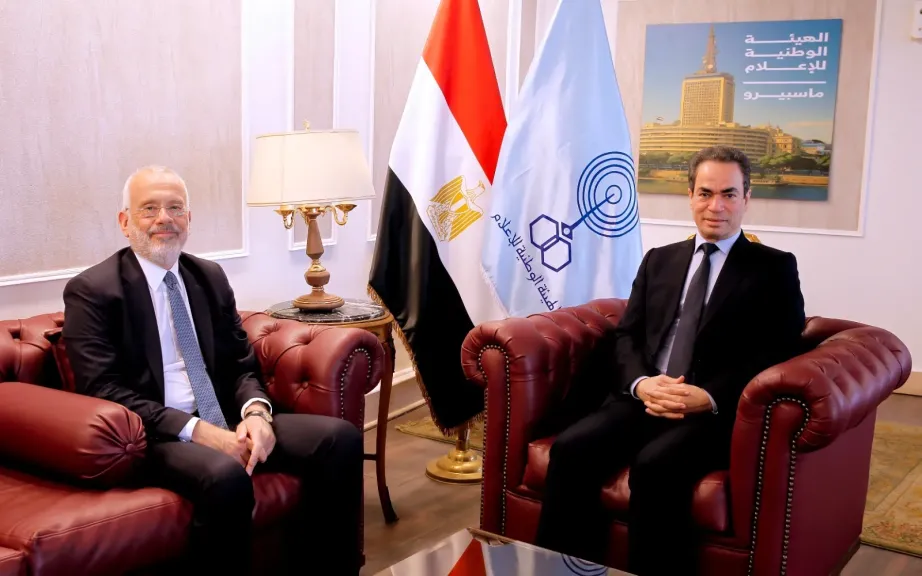 سفير اليونان بالقاهرة يزور مسرح ماسبيرو.. ويشيد بالعلاقات بين القاهرة وأثينا