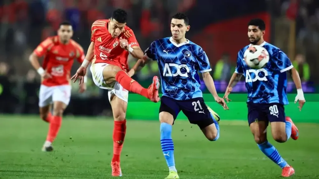 مواجهة حاسمة.. الموعد والقناة الناقلة لمباراة الأهلي وبيراميدز في الدوري المصري